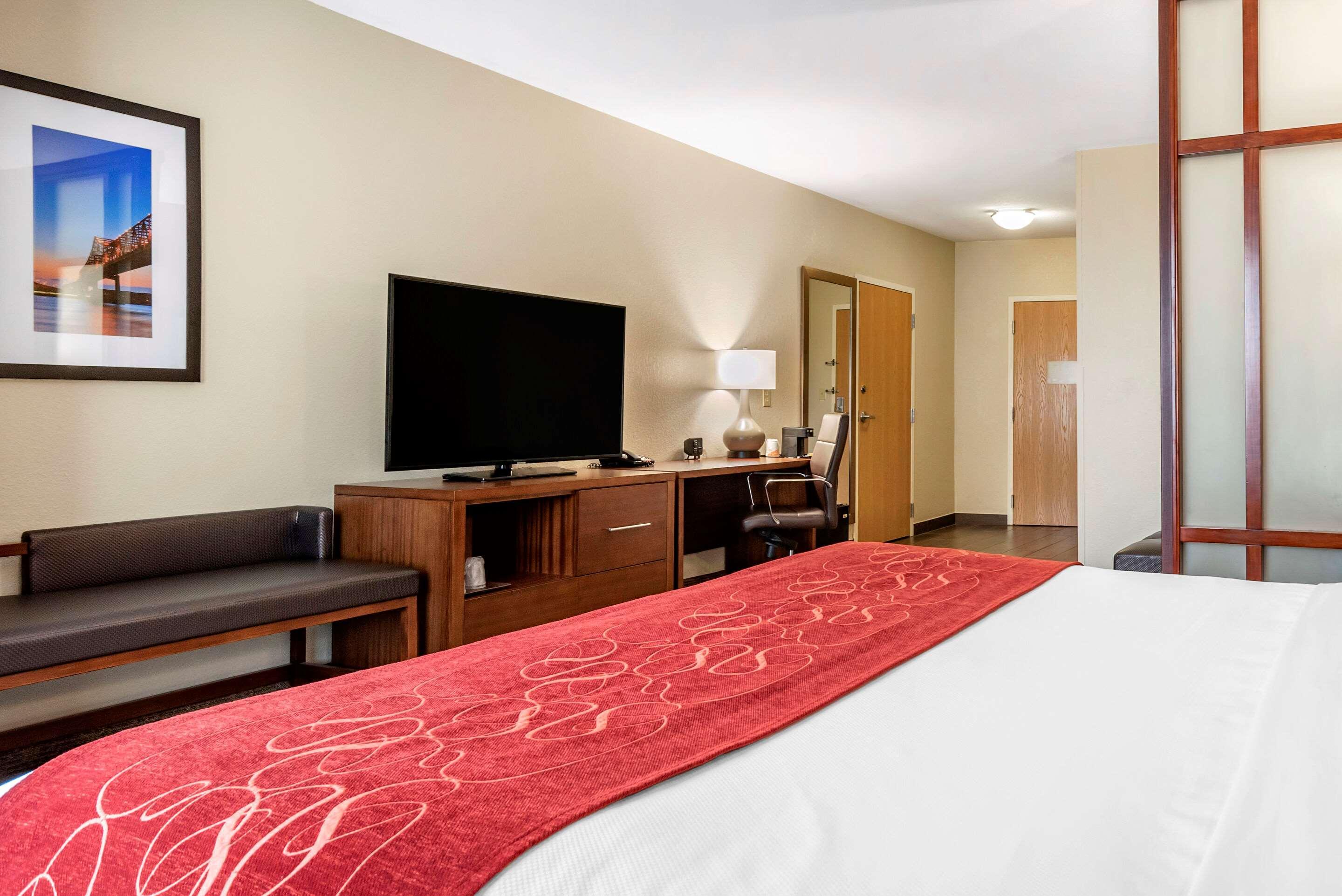 Comfort Suites Airport Luckney Exteriör bild