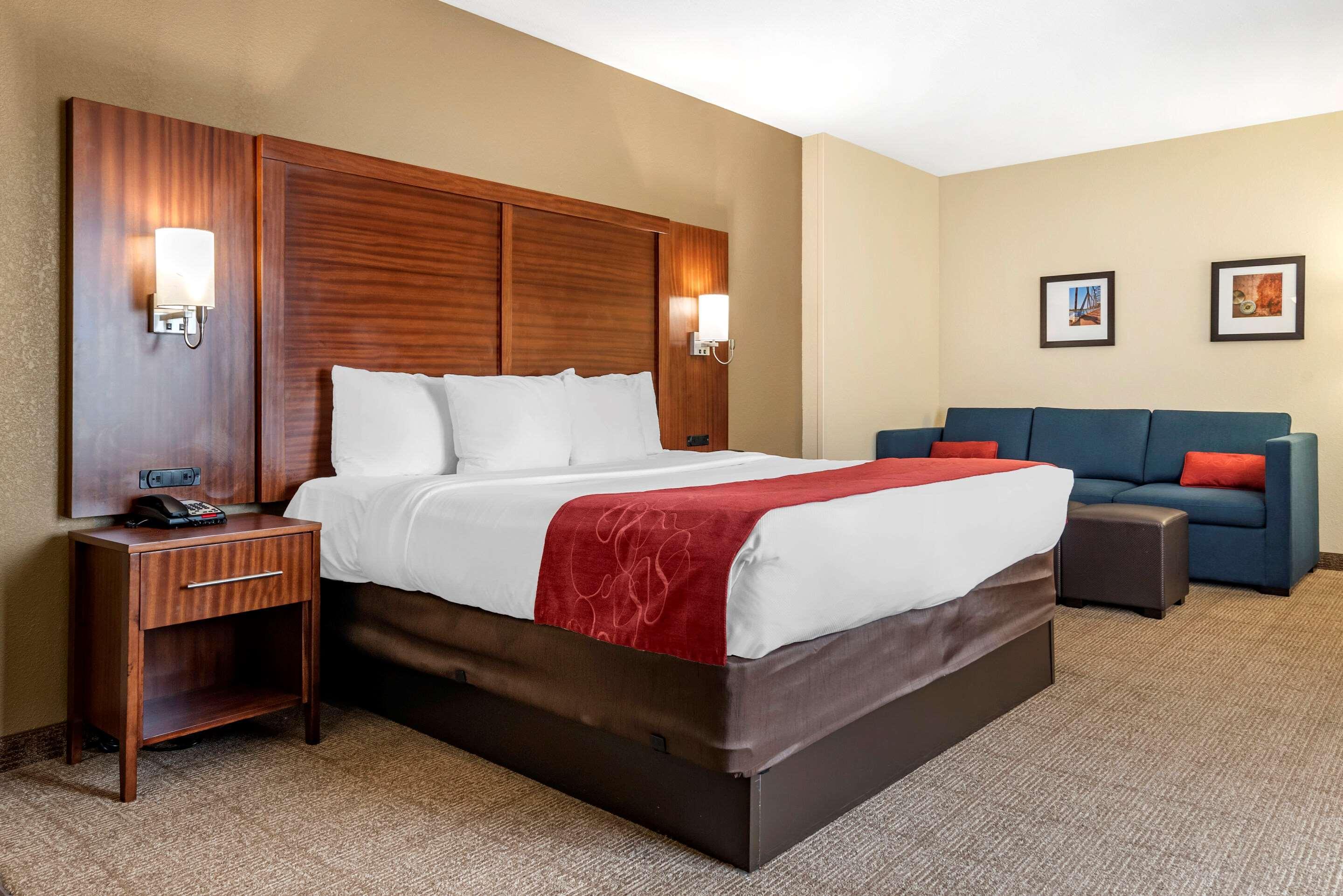Comfort Suites Airport Luckney Exteriör bild