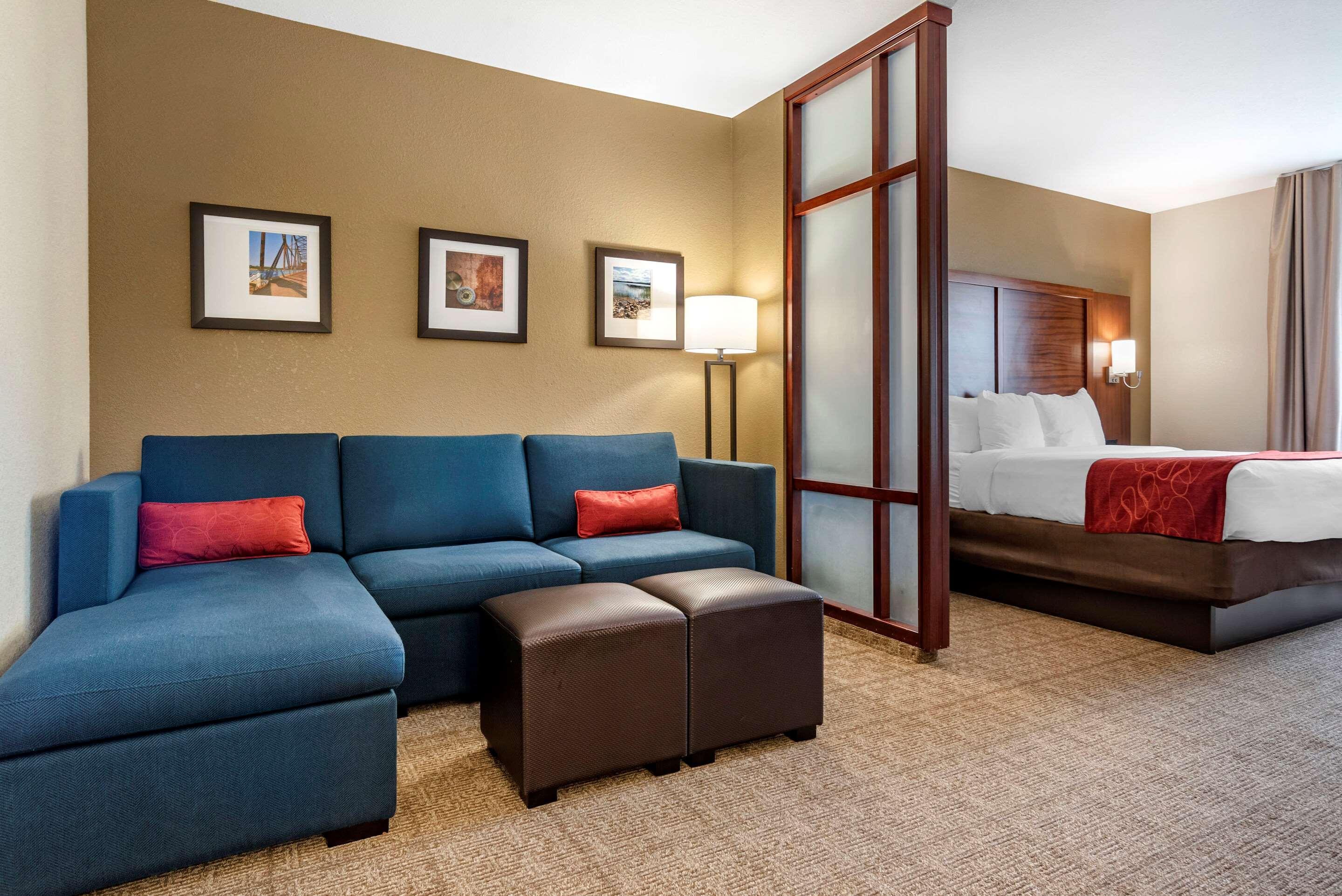 Comfort Suites Airport Luckney Exteriör bild