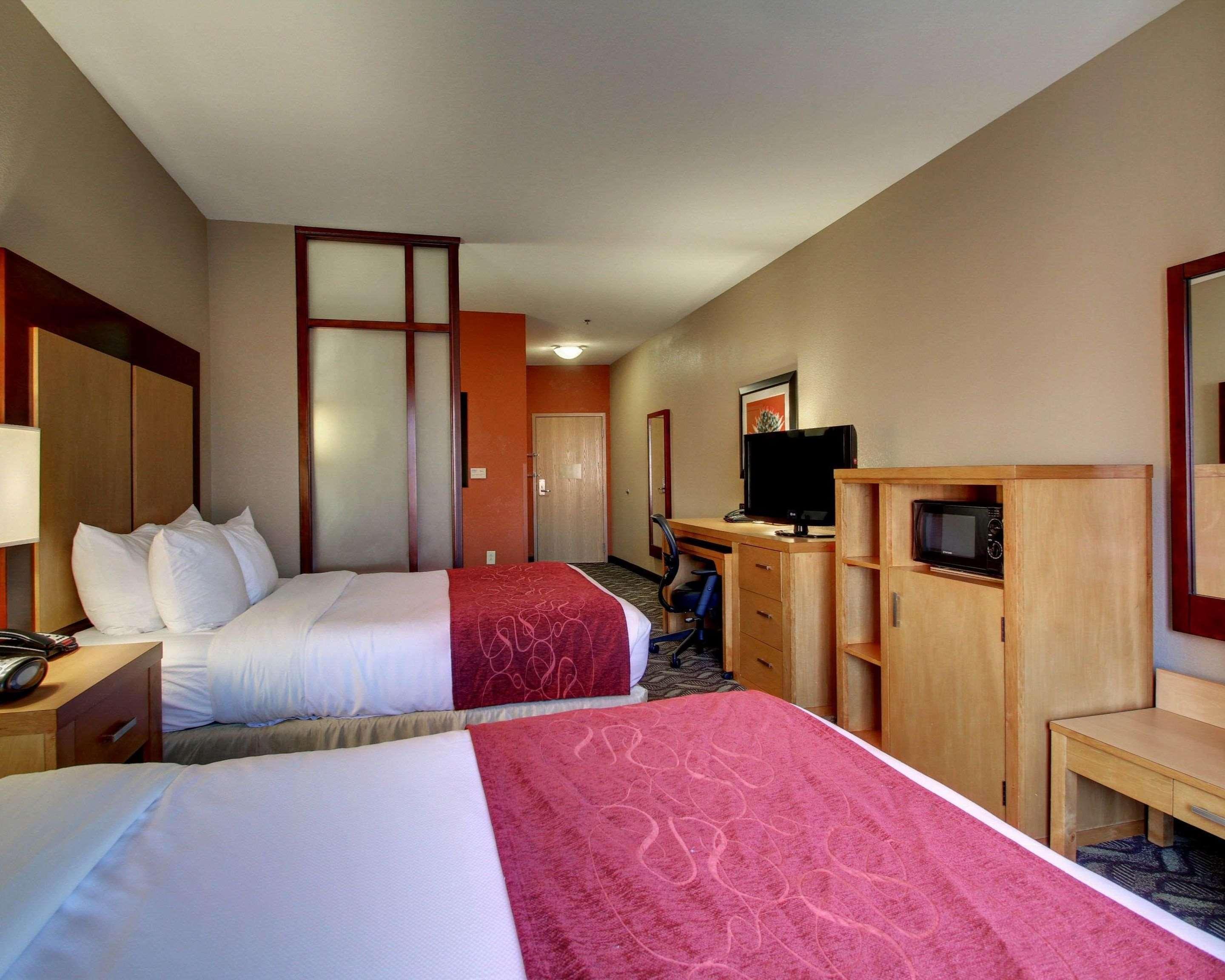 Comfort Suites Airport Luckney Exteriör bild