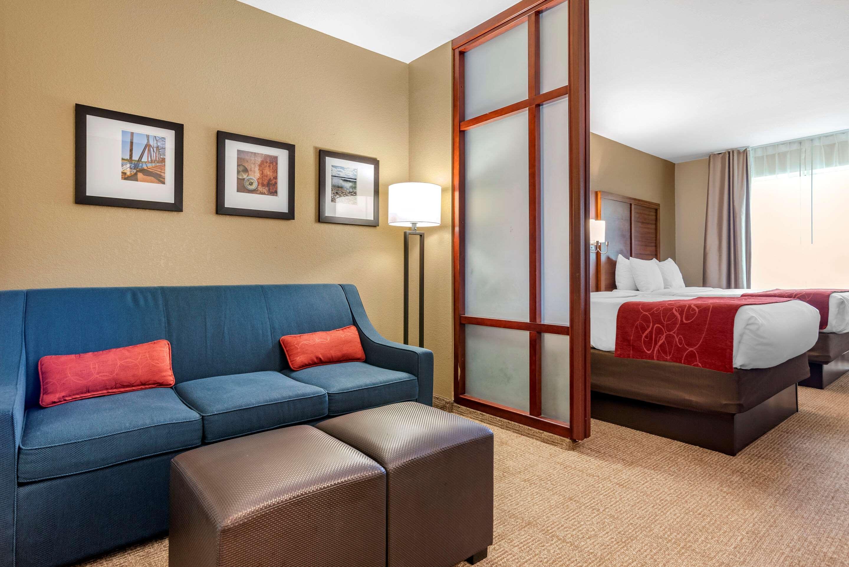 Comfort Suites Airport Luckney Exteriör bild