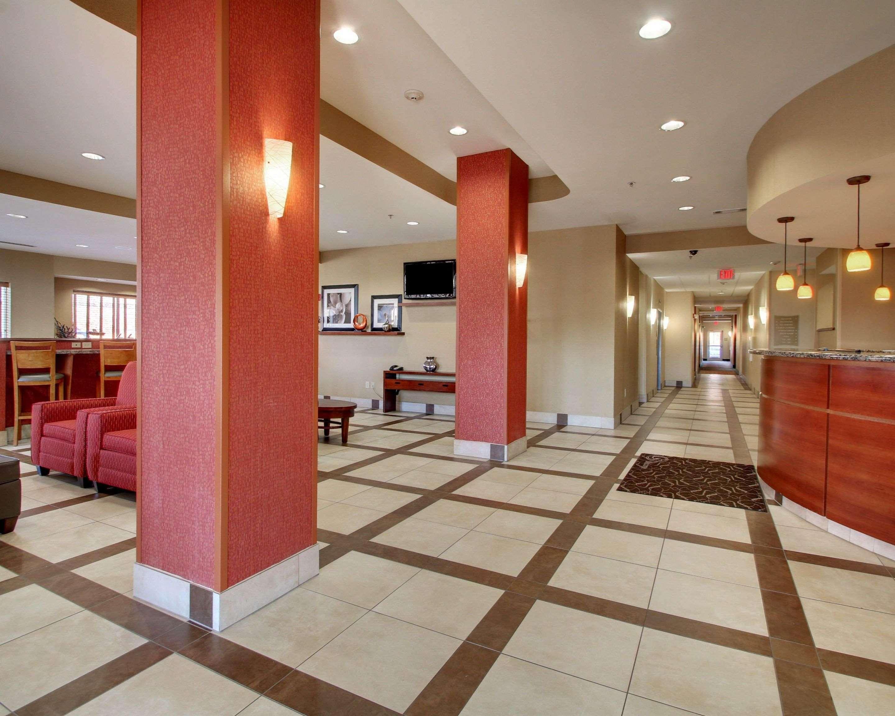Comfort Suites Airport Luckney Exteriör bild
