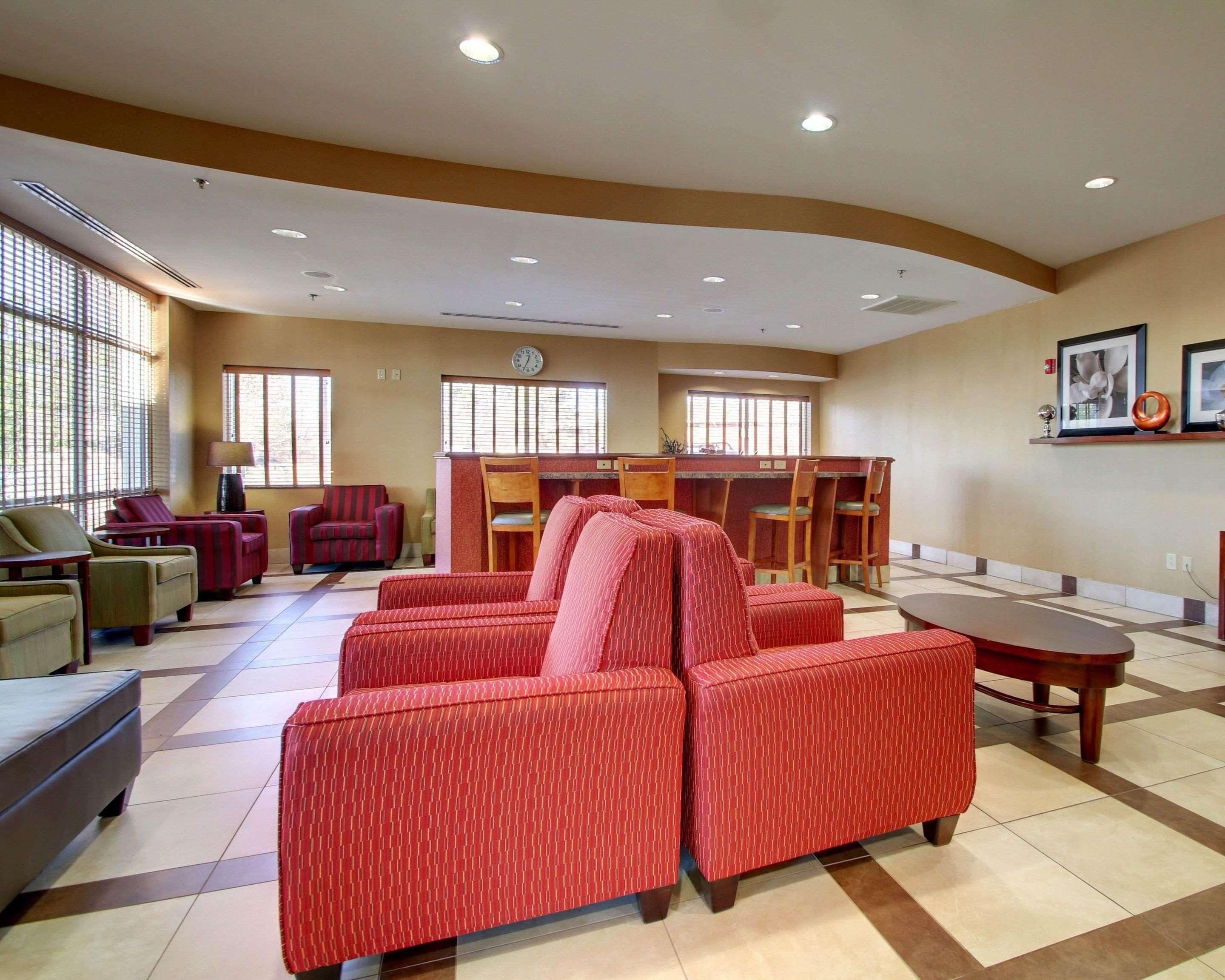 Comfort Suites Airport Luckney Exteriör bild