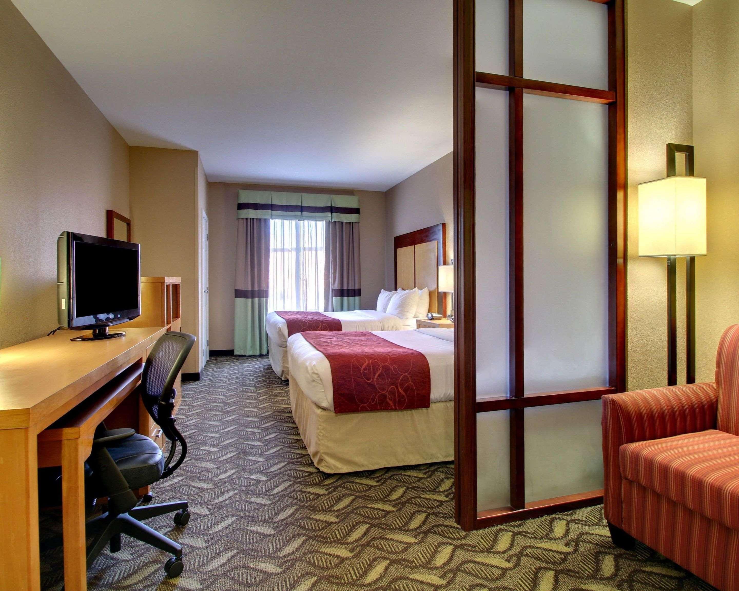 Comfort Suites Airport Luckney Exteriör bild