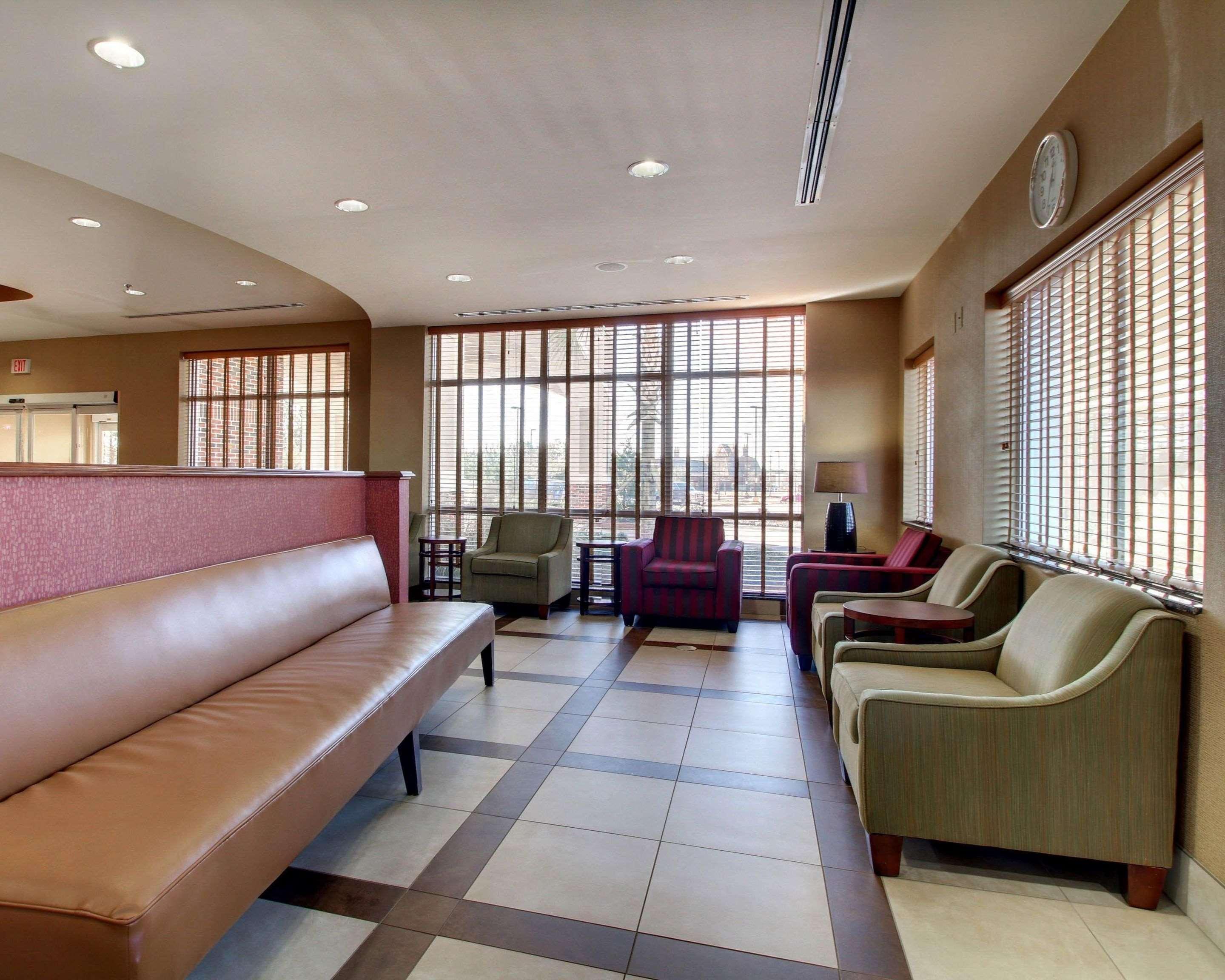 Comfort Suites Airport Luckney Exteriör bild