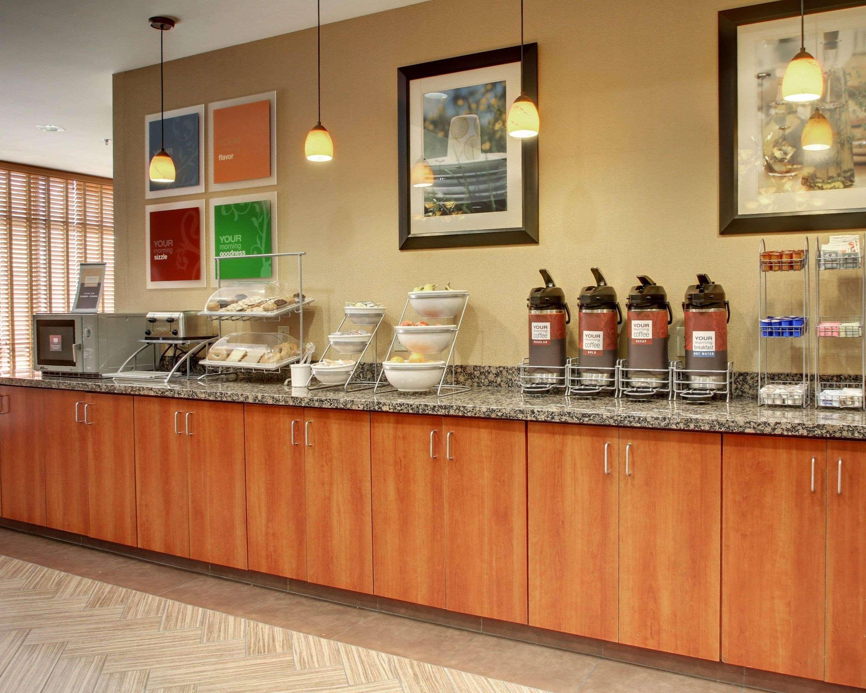 Comfort Suites Airport Luckney Exteriör bild