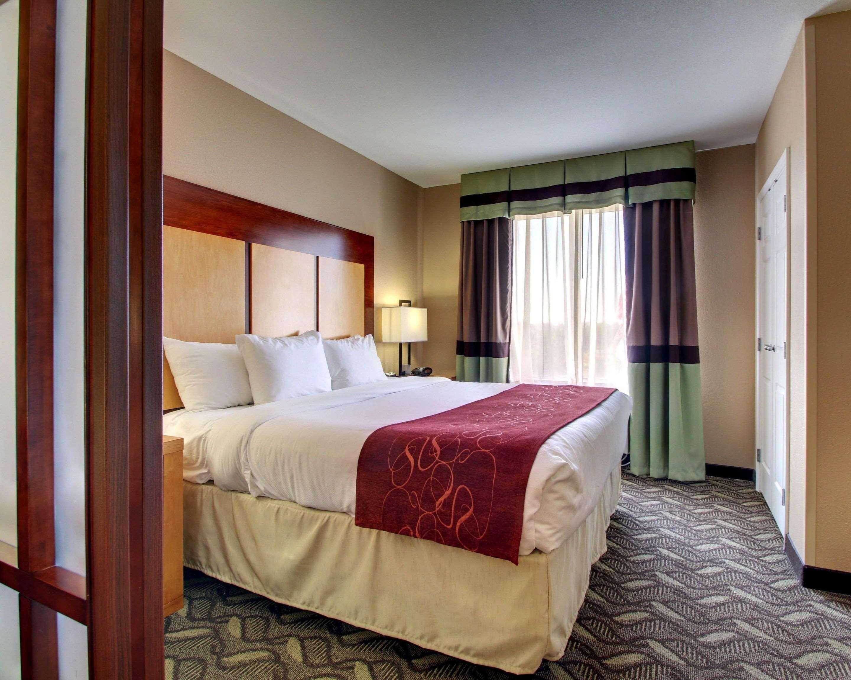 Comfort Suites Airport Luckney Exteriör bild