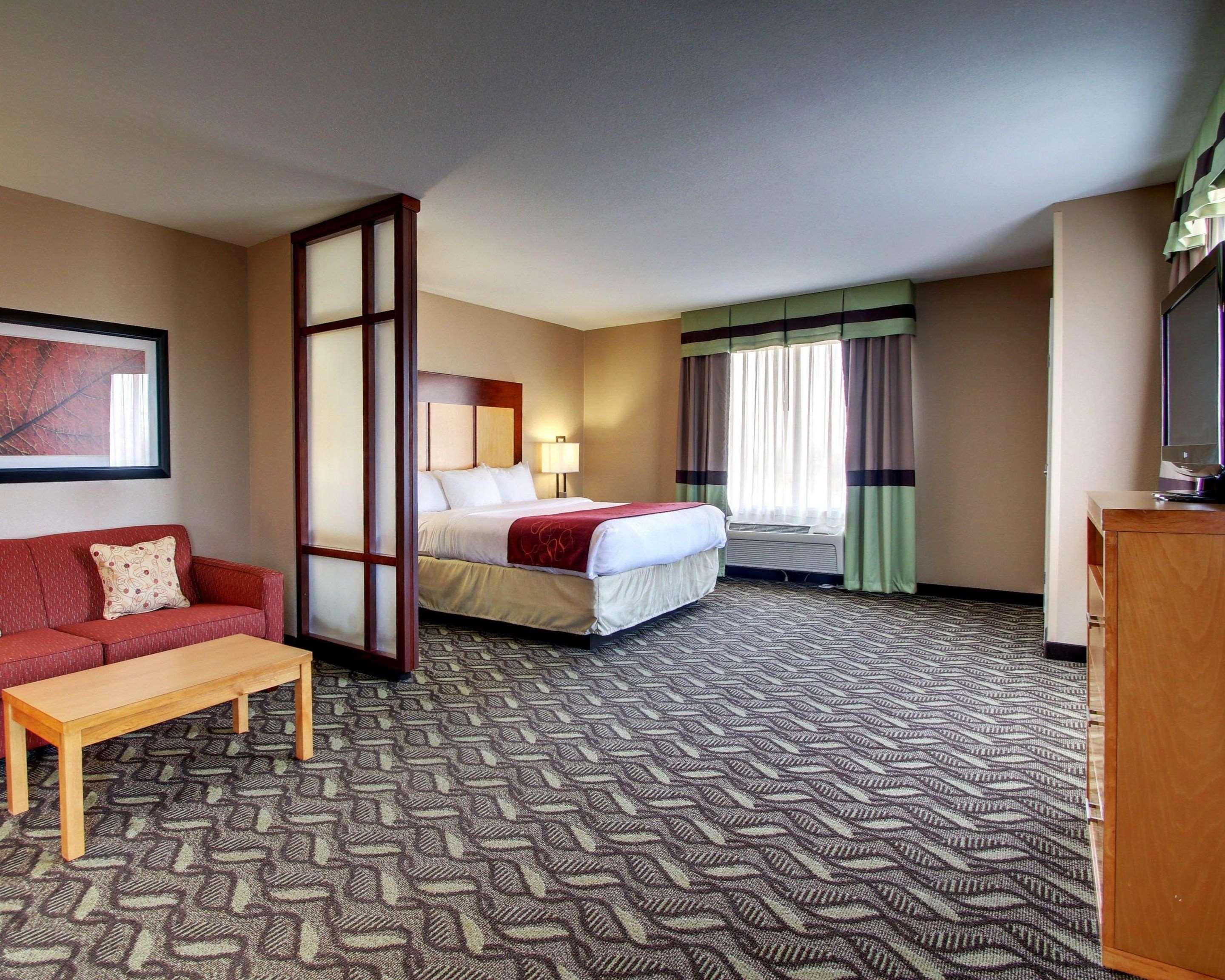 Comfort Suites Airport Luckney Exteriör bild