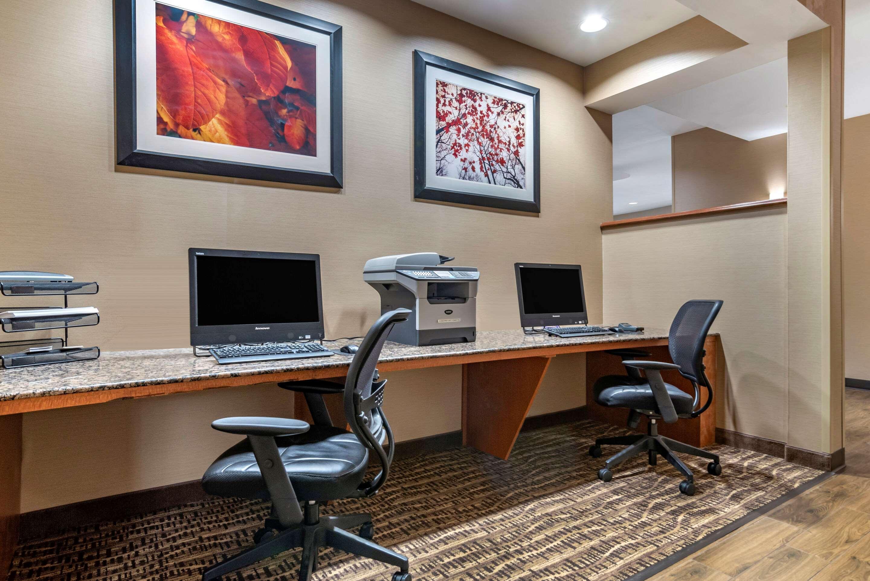 Comfort Suites Airport Luckney Exteriör bild