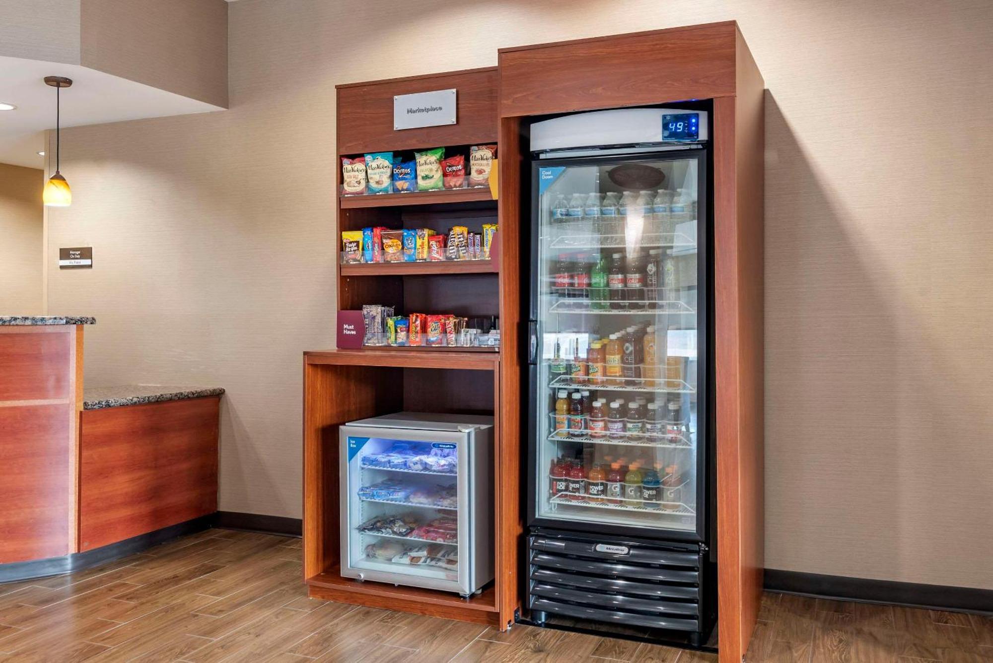 Comfort Suites Airport Luckney Exteriör bild