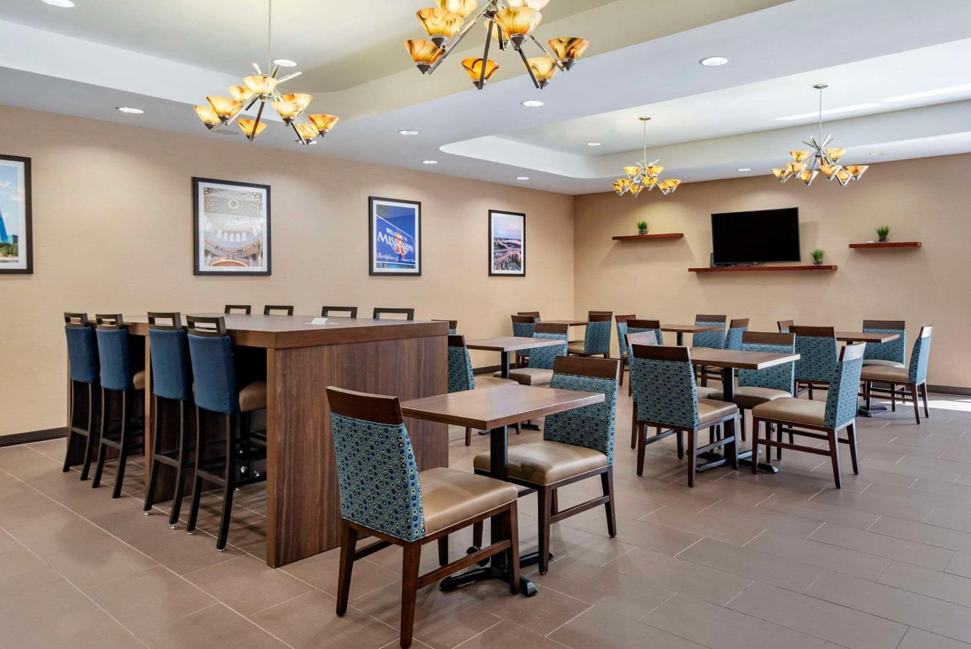 Comfort Suites Airport Luckney Exteriör bild