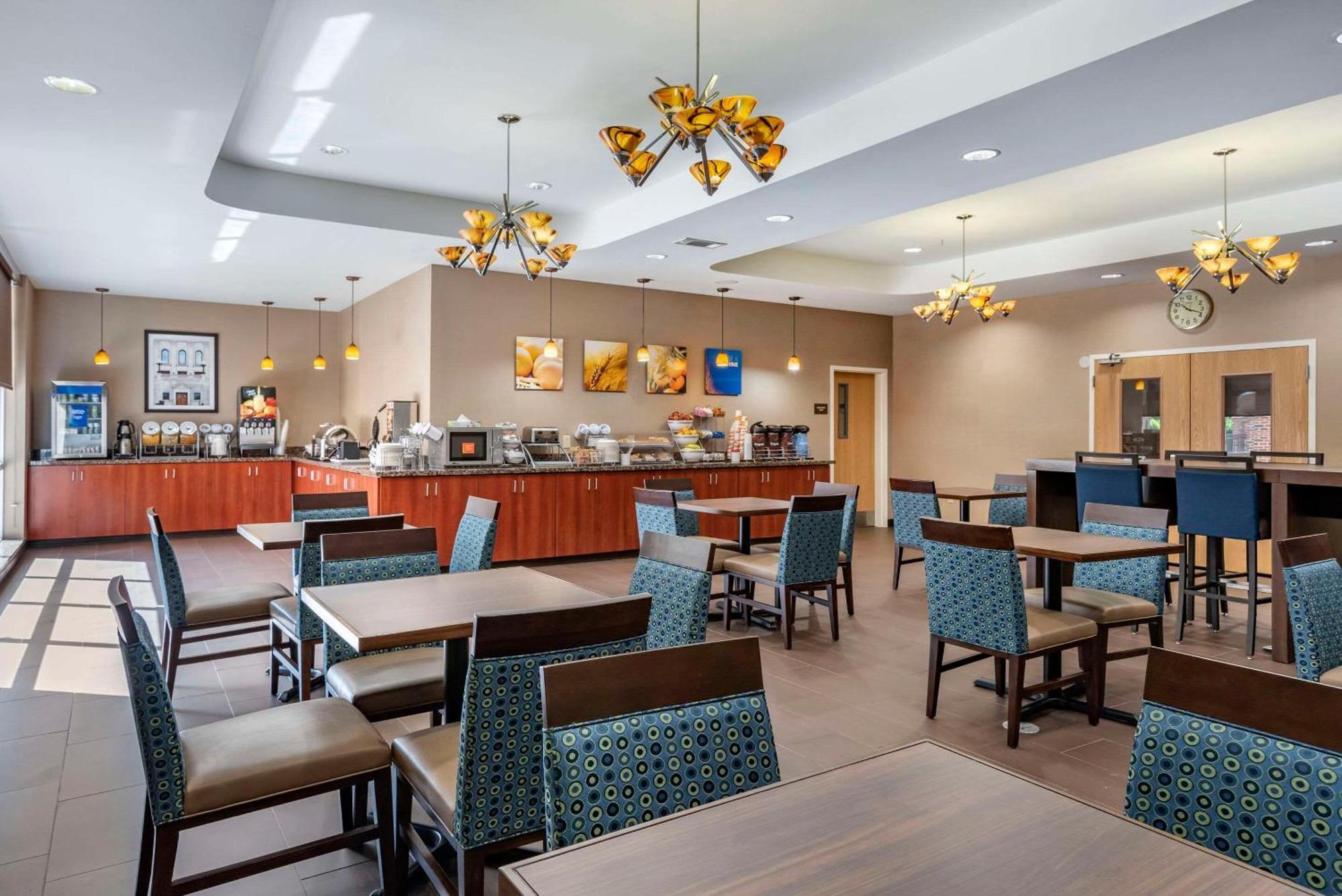 Comfort Suites Airport Luckney Exteriör bild