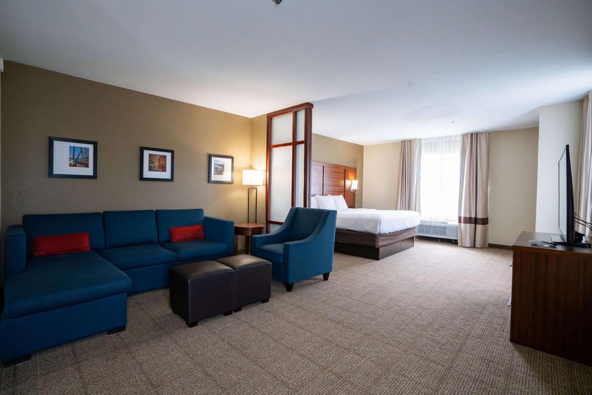 Comfort Suites Airport Luckney Exteriör bild