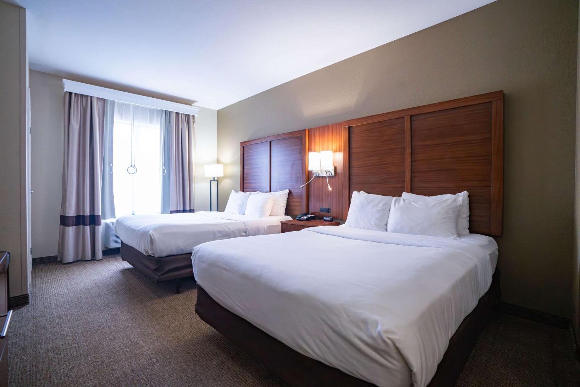 Comfort Suites Airport Luckney Exteriör bild