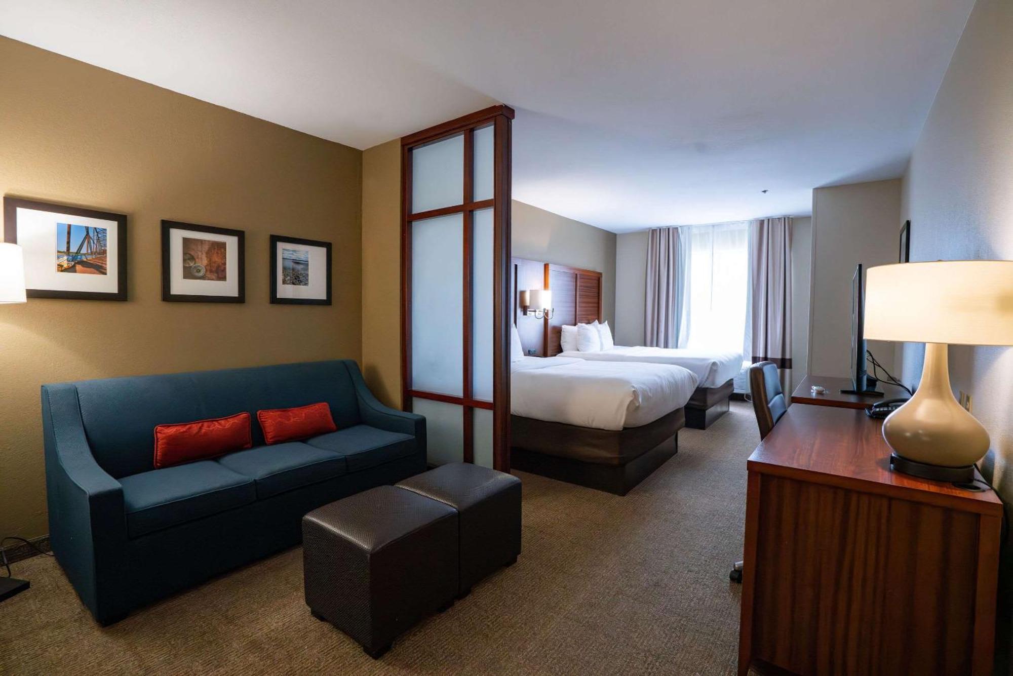 Comfort Suites Airport Luckney Exteriör bild