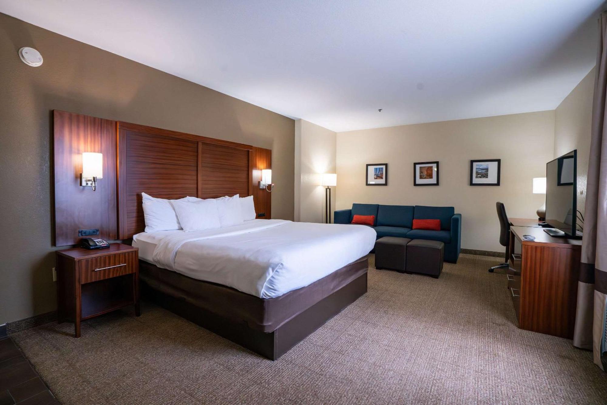 Comfort Suites Airport Luckney Exteriör bild