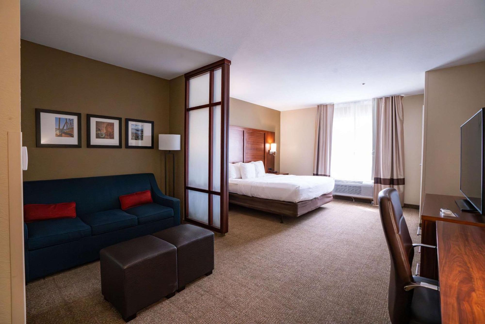 Comfort Suites Airport Luckney Exteriör bild